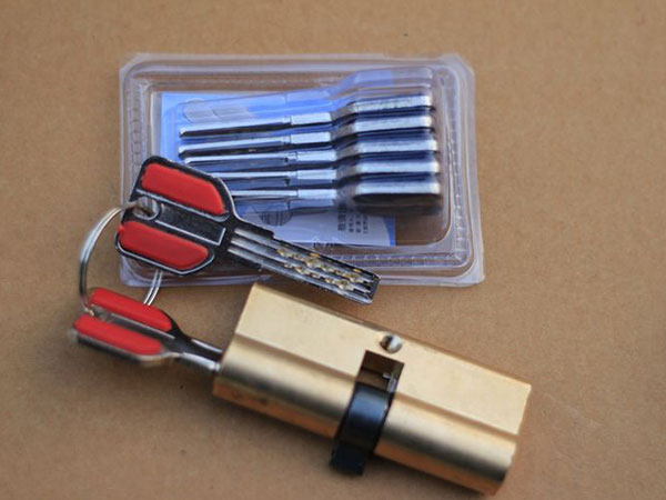 成都24小时上门开锁公司